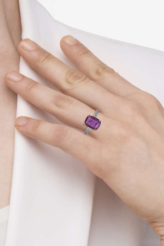 Fuchsia Sapphire Ring (Natural Unheated)