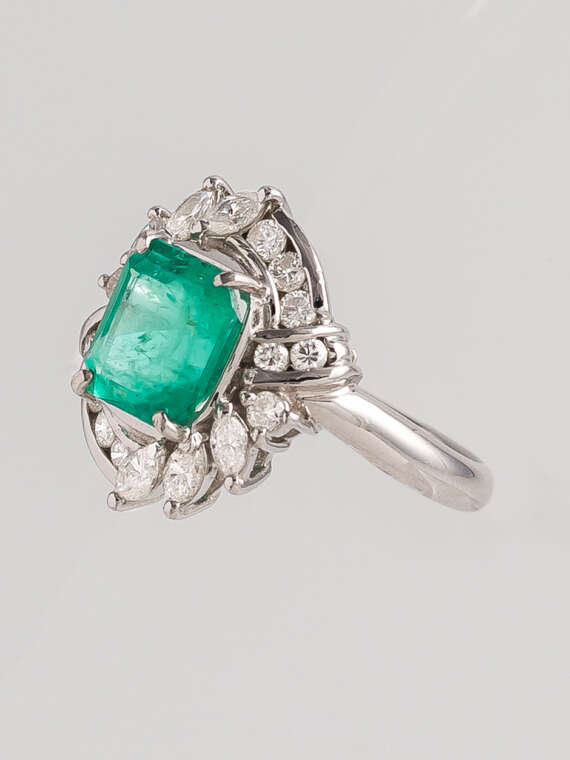 Majestic Emerald Diamond Ring
